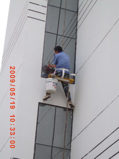 清洗外墻施工現(xiàn)場(chǎng)